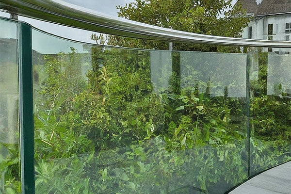 11 Breathtaking Glass Balcony Railing Ideas